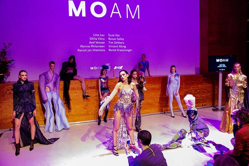 Kijken: Jong talent toont eigen interpretatie van ‘Thierry Mugler: Couturissime’  tentoonstelling