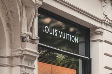 LVMH “se moviliza” y comienza a fabricar geles desinfectantes