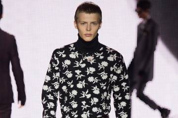 Dior Homme apostó a una moda nocturna para hacer soñar en tiempos difíciles