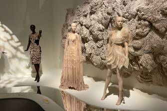 ‘Sculpting the Senses’: thuiskomst van Iris van Herpens grensverleggende mode