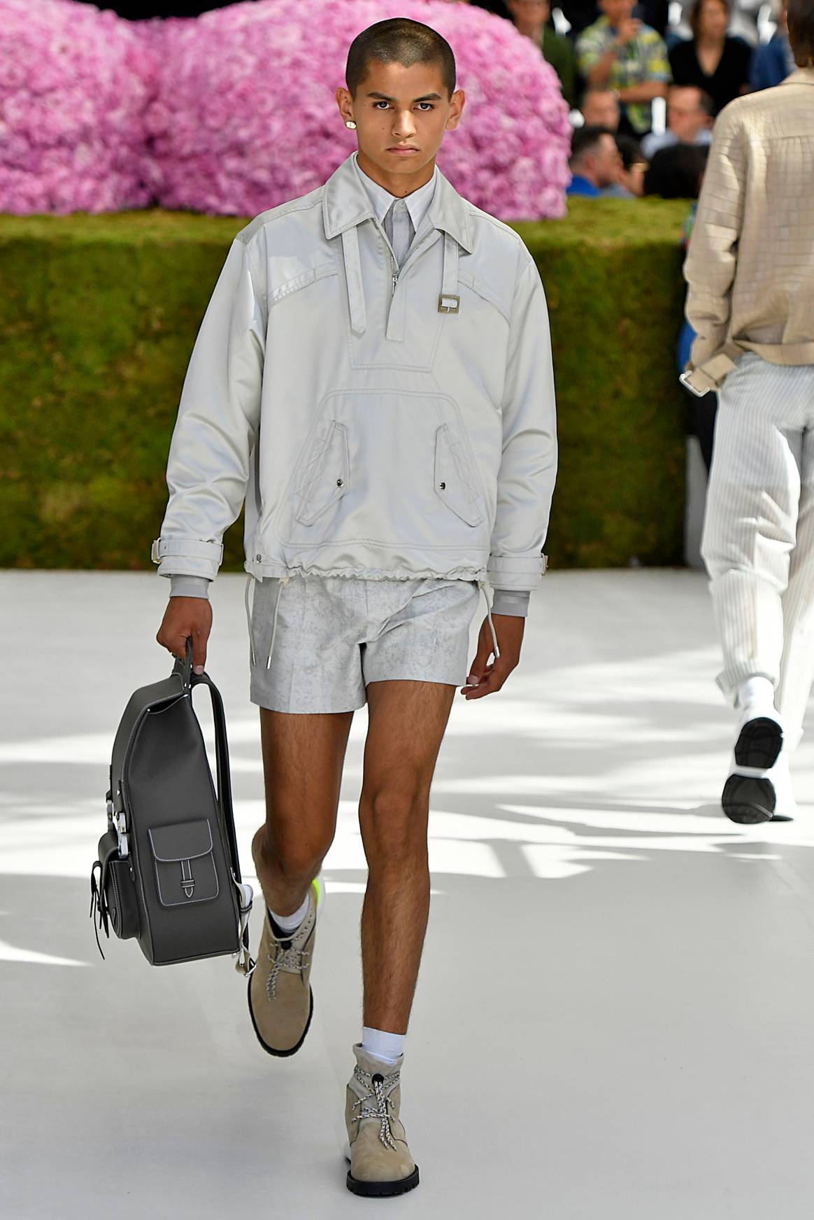 Ligero y luminoso: empieza la era de Kim Jones en Dior hombre