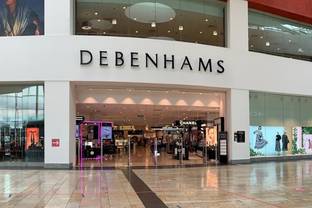 Debenhams cerrará todos sus centros y despedirá a 12.000 trabajadores tras su venta a Boohoo
