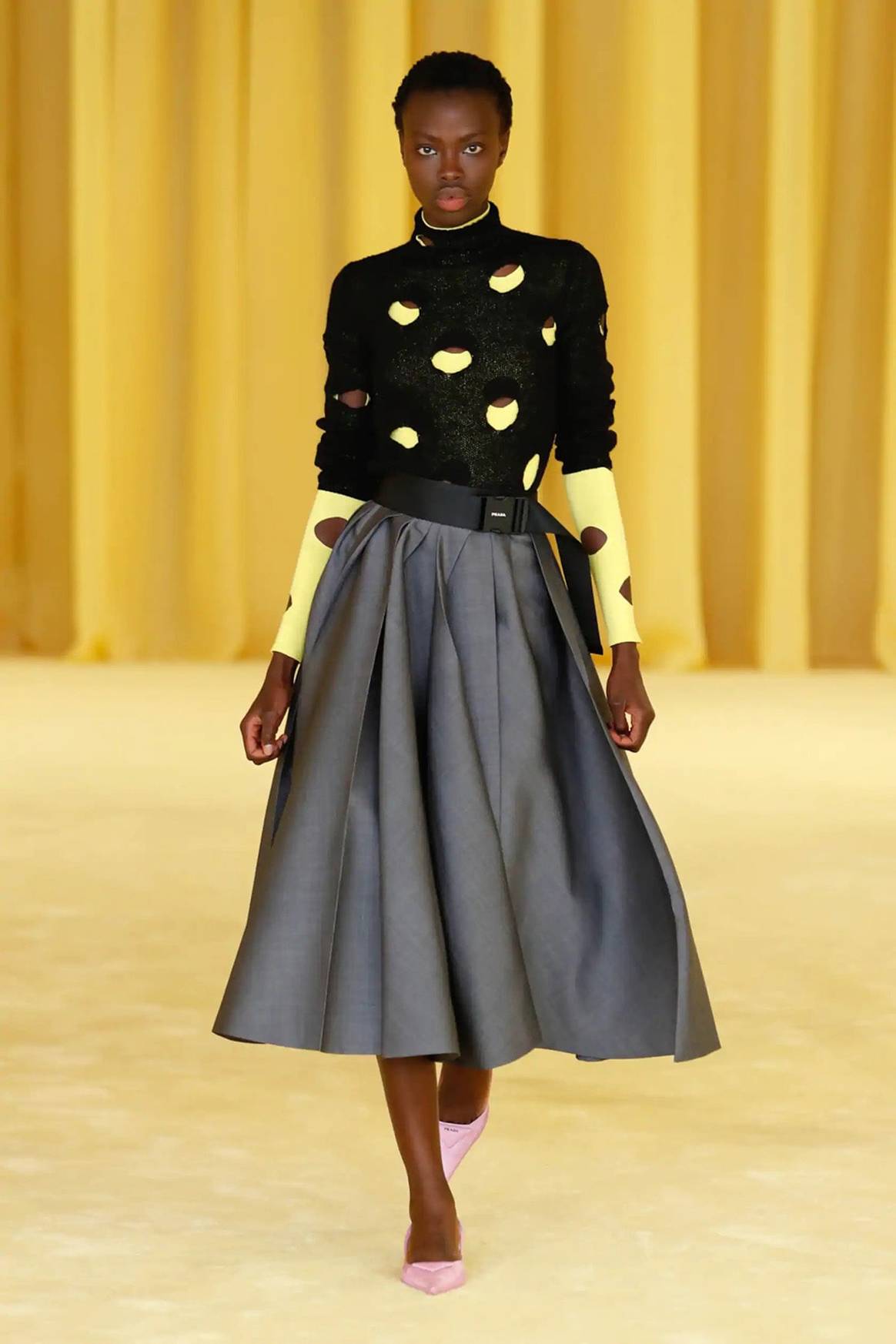 Prada deslumbra con el “baile de debutantes” de Miuccia Prada y Raf Simons