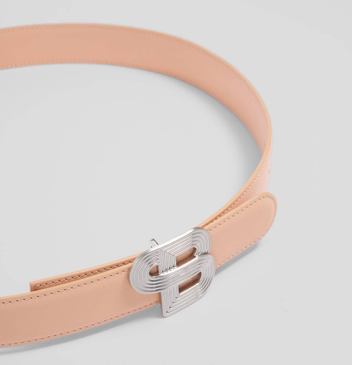 Belt, Nude & Brushed Silver, 320 euro  

Beschikbaar op charlotte-beaude.com