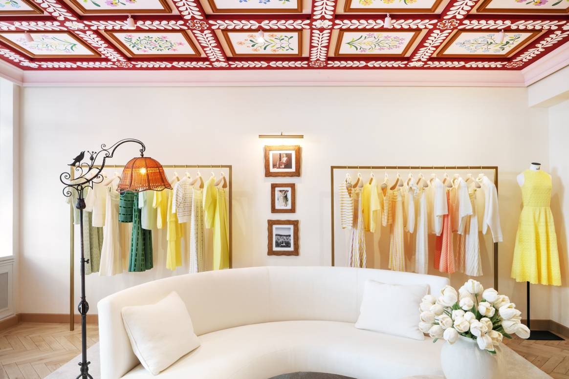 Des tulipes en laine crochetée viennent compléter la décoration pour une ambiance qui se veut chaleureuse.