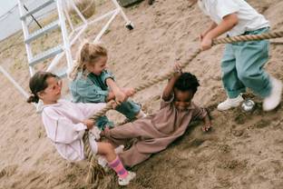 Antwerpse komt met vlekbestendige meegroei-kinderkleding