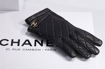 Chanel adquiere la firma de guantes Causse