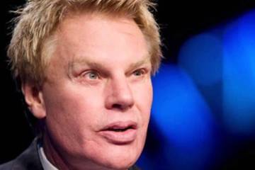 CEO Abercrombie & Fitch stapt per direct op