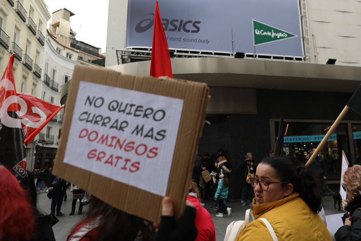 Concentración de trabajadores de El Corte Inglés convocada por la CGT, en marzo de 2023, en contra del nuevo Convenio Colectivo de Grandes Almacenes.