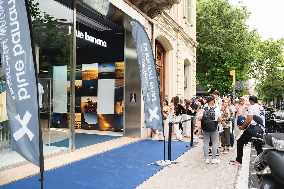 Inauguración de la tienda de Blue Banana en el número 32 de la Rambla de Cataluña de Barcelona (España).