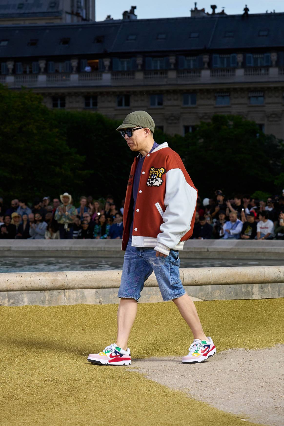 Pharrell Williams gives Nigo a standing ovation at Kenzo SS25