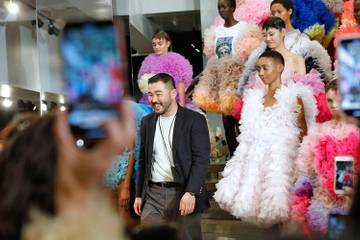 Tomo Koizumi: de ontwerper waar iedereen het over heeft na NYFW