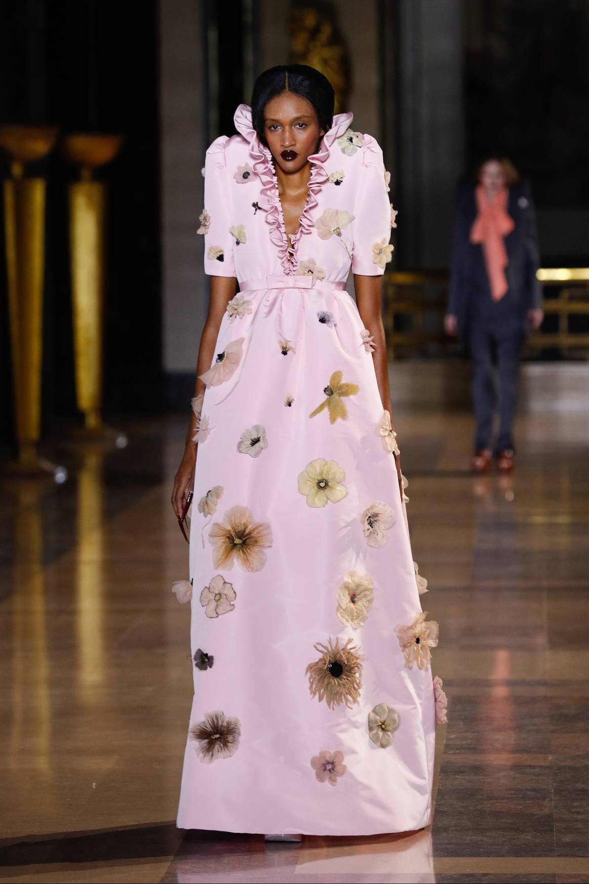 Beeld: Viktor&Rolf Haute Couture SS22 (via Karla Otto)