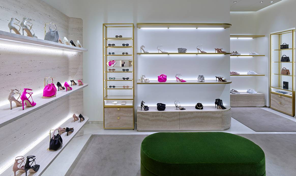 Photo Credits: Nueva boutique de Jimmy Choo en el interior de Galería Canalejas Madrid. Fotografía de cortesía.