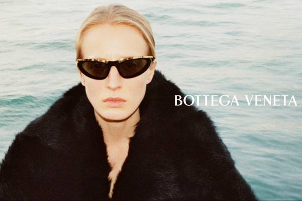 Bottega Veneta presenta la collezione Autunno 2026, fotografata da Chris Rhodes