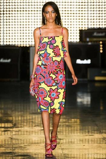 Stampe e pattern di tendenza per la primavera / estate 2016