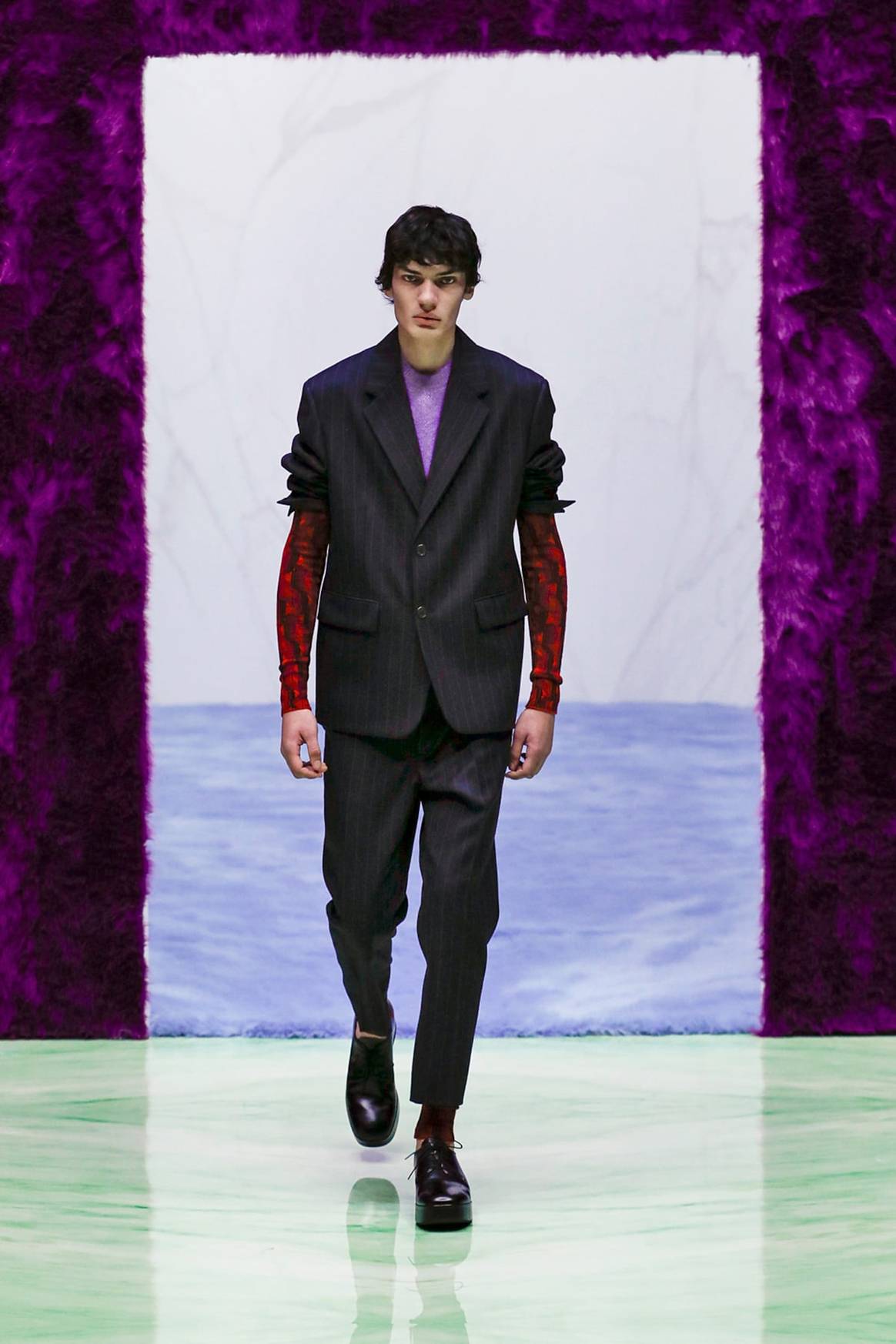 Prada ahonda en su dualismo con una colección de “bodys” masculinos durante la Milan Fashion Week