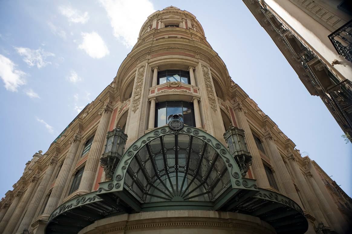 Exterior del centro comercial de El Corte Inglés de la avenida del Portal de l’Àngel.