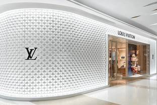 Rumänien konfrontiert Louis Vuitton wegen traditioneller  Bluse