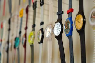 Swatch engage des poursuites contre la Malaisie pour la saisie de montres aux couleurs arc-en-ciel LGBTQ     