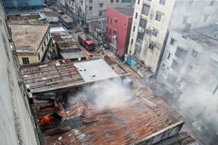 Un incendio en una fábrica de Bangladesh se cobra la vida de al menos 16 personas