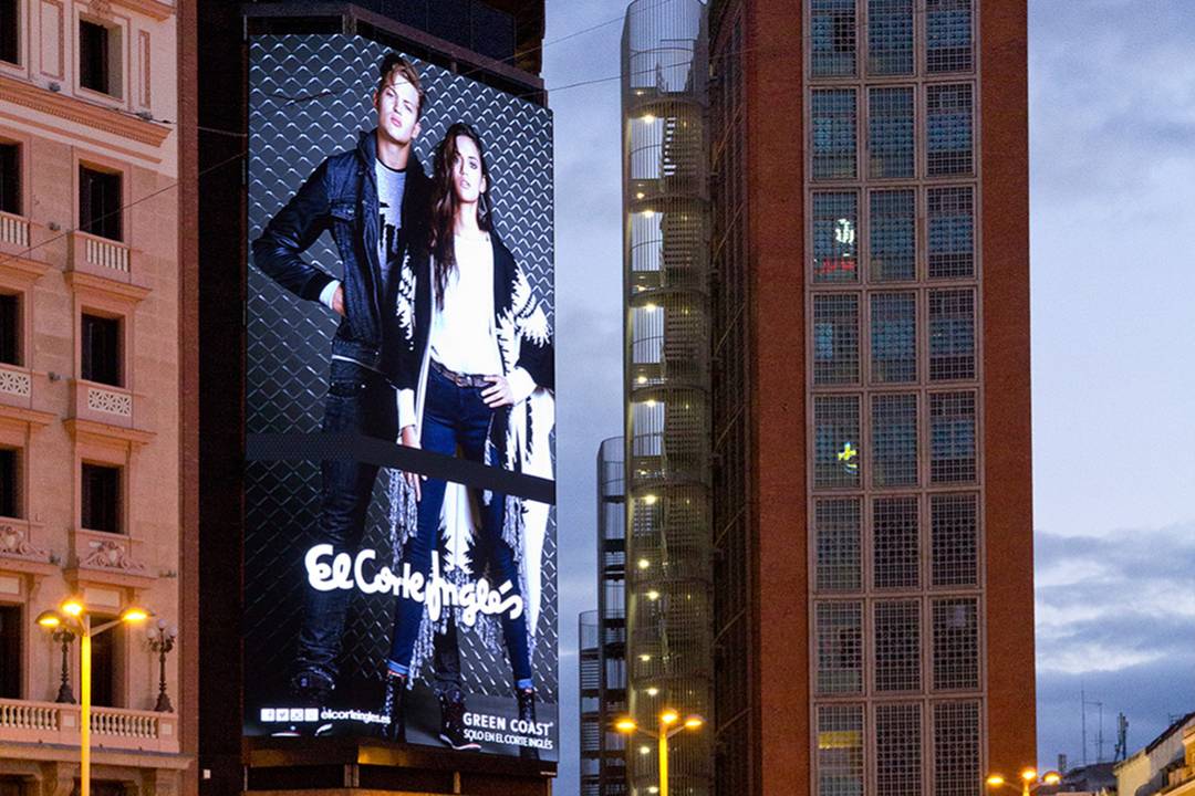 Exterior del centro comercial de El Corte Inglés de Preciados-Callao, Madrid (España).