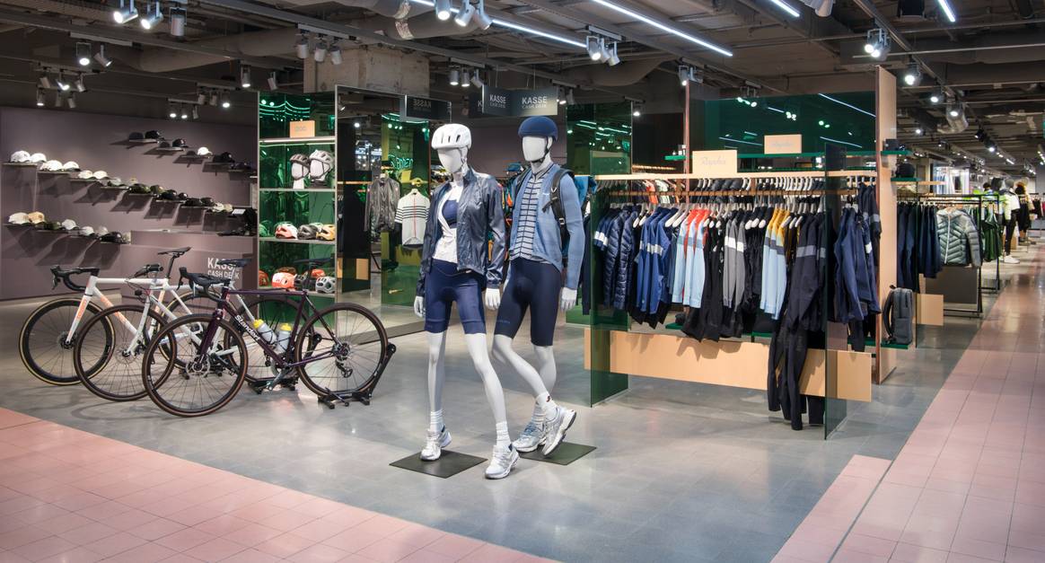 Neue Sport- und Streetwear-Abteilung im Oberpollinger Bild: Fotostudio Bernhard Lehn