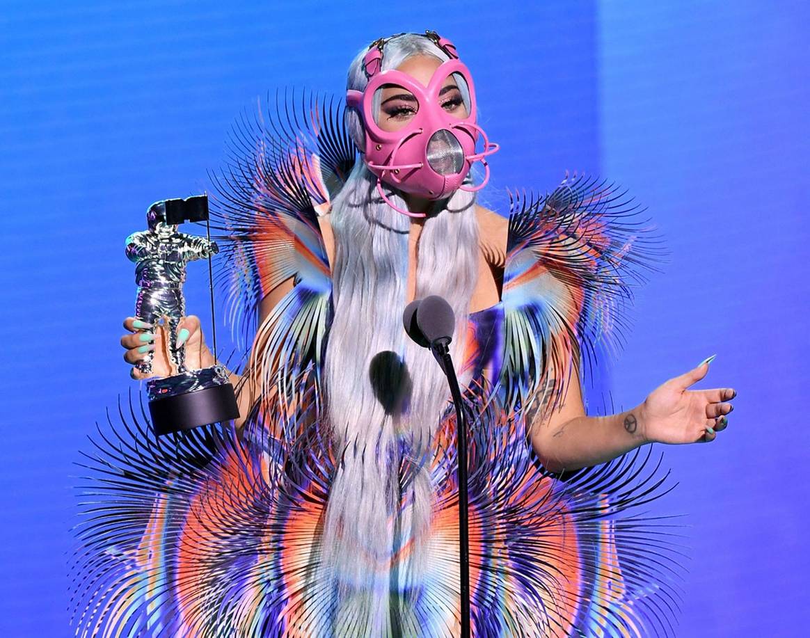 Kijken: Lady Gaga draagt Iris van Herpen tijdens de VMA’s