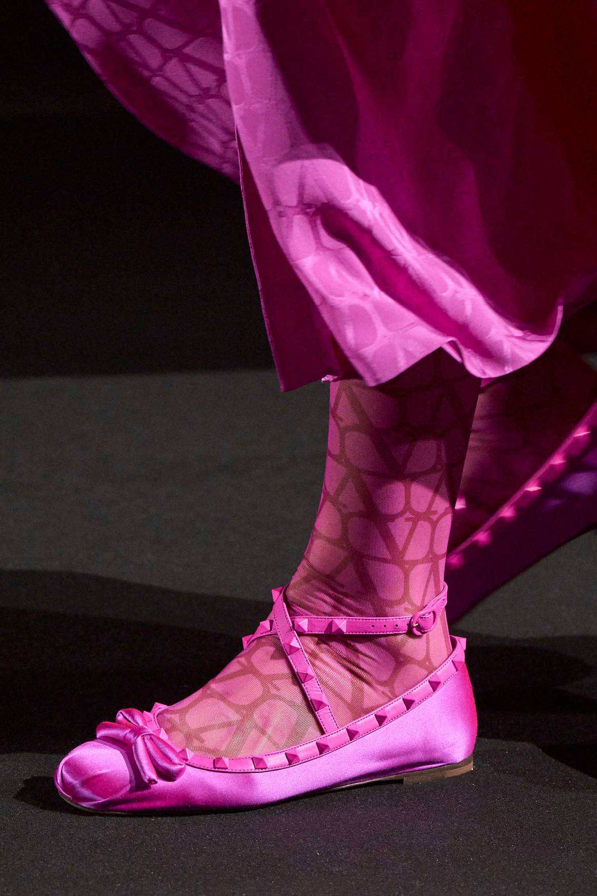 Zapatilla de ballet rosa intenso ss24 de LuisaViaRoma