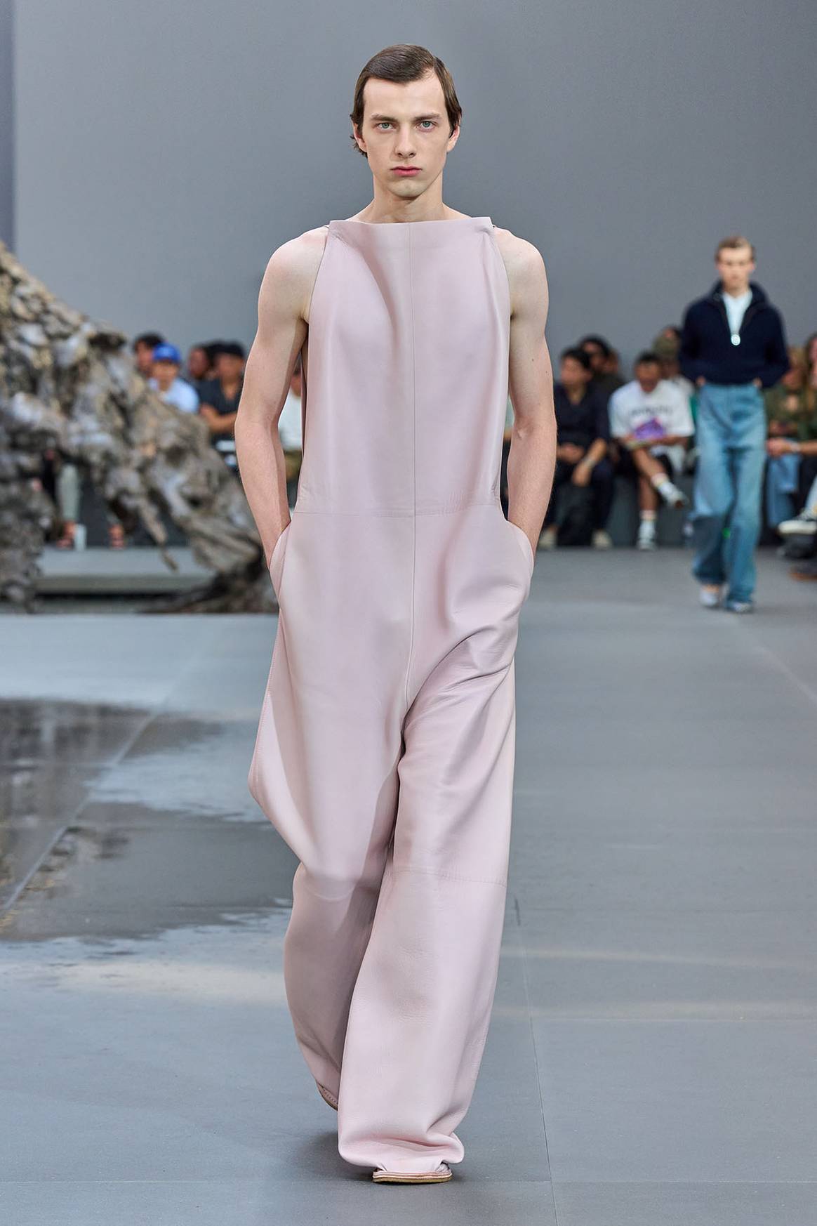 Créditos: Loewe, desfile de presentación de la colección masculina para la temporada de Verano SS24. Fotografía de cortesía.