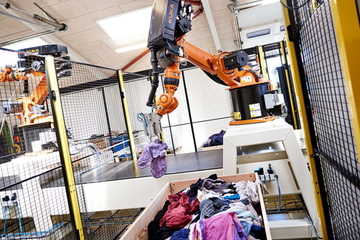 Dänisches Unternehmen entwickelt vollautomatisches Sortiersystem für Alttextilien