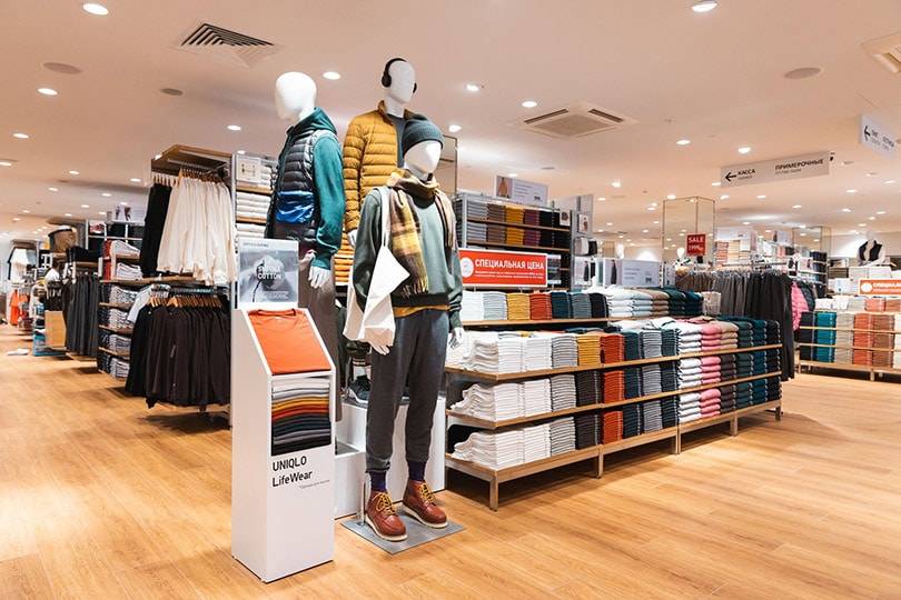 Арт-объект Misha Most и зеленая студия: как выглядит первый Uniqlo в формате стрит-ритейл