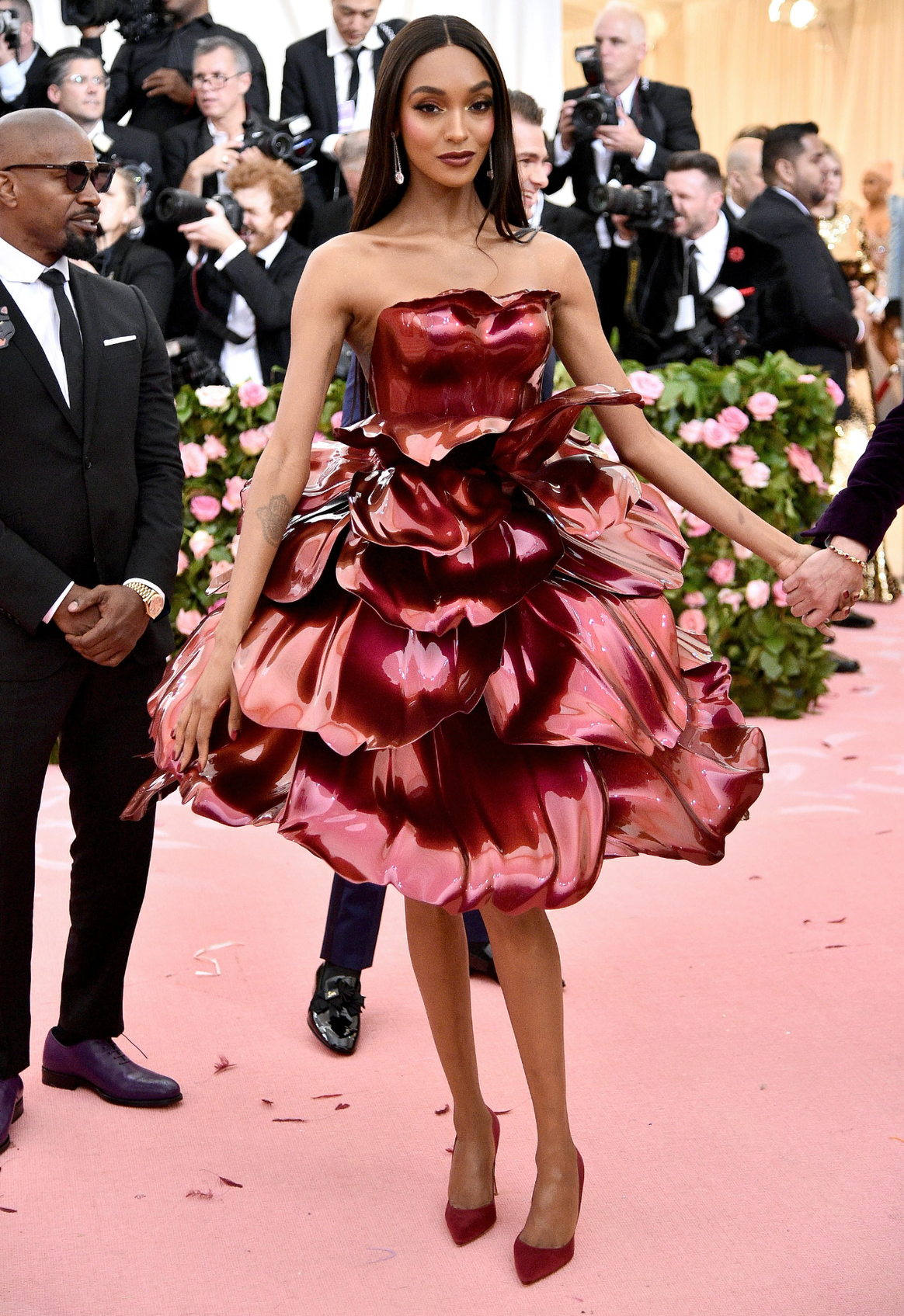 Credits: Courtoisie de Zac Posen x GE Additive x Protolabs - Met Gala catwalk par Getty | Survolez l'image pour en savoir plus sur la robe Rose