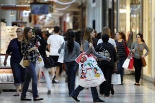 La confianza del consumidor crece por cuarto mes consecutivo