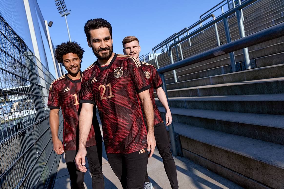 Photo Credits: Adidas, equipación oficial de la selección de Alemania para el Mundial de Fútbol de Catar de 2022.