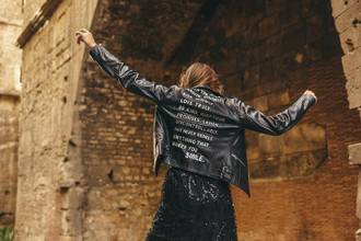 Startups that aim to change the way people buy clothes: Curated Crowd