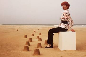 La féminité naturelle et intemporelle de Chloé vue par Guy Bourdin.