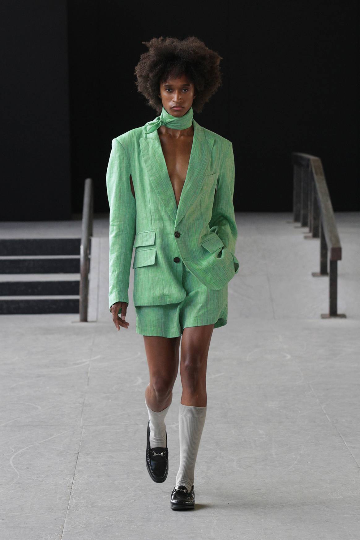 Photo Credits: Carlota Barrera, desfile en London Fashion Week de la colección “Asere, qué bolá” para la temporada Primavera/Verano SS23.