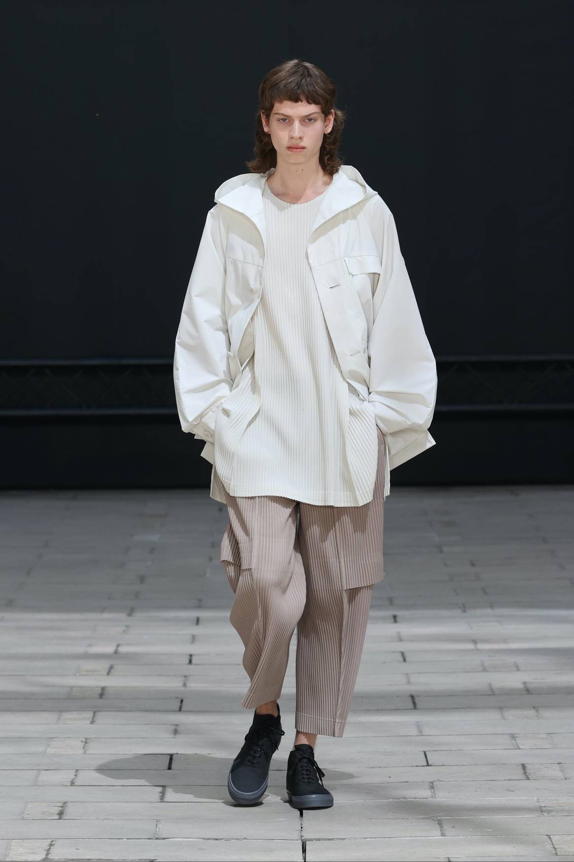 Crédito de foto: Issey Miyake colección masculina Primavera/Verano 2023. Imagen por cortesía de la marca.