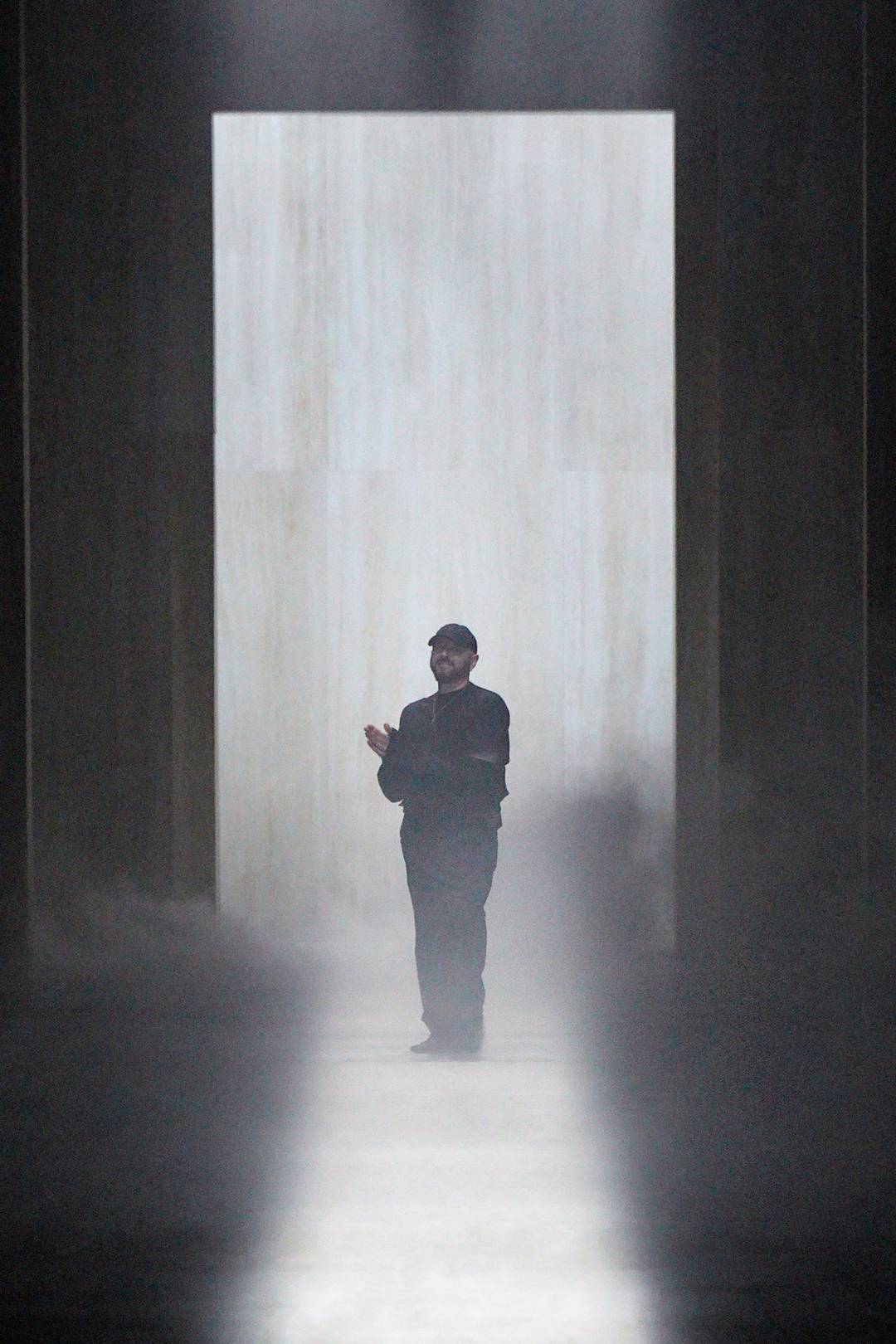 Demna a fine sfilata autunno inverno 2026-27