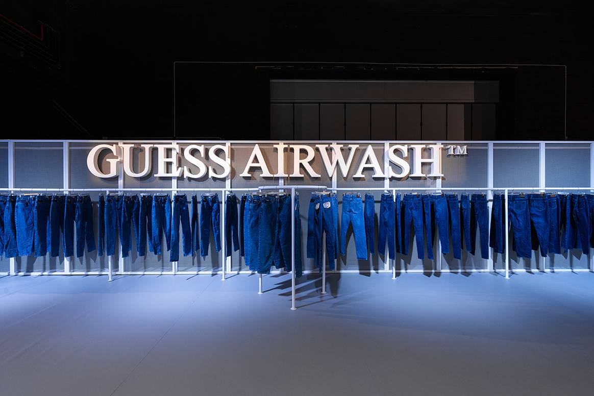 Espacio de una de las activaciones físicas dirigidas a anunciar la presentación y el lanzamiento de Guess Jeans, organizada en Florencia (Italia) durante las celebraciones de la 105ª edición de Pitti Uomo.