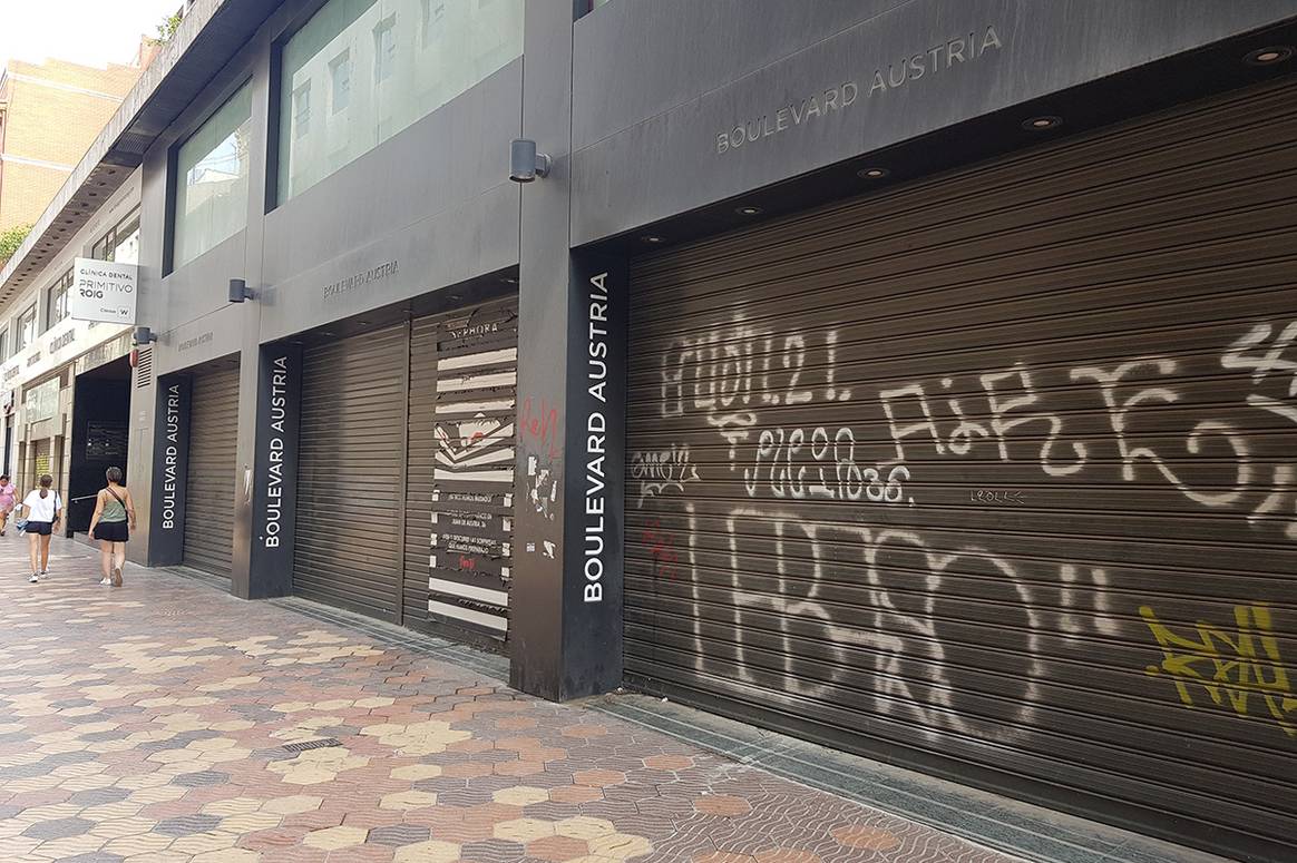 Photo Credits: Exterior de la antigua galería comercial Boulevard Austria de Valencia, por Jaime Martínez.