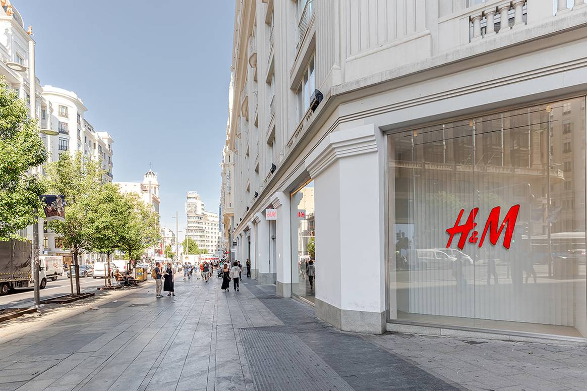 Tienda de H&M en el número 32 de la Gran Vía de Madrid (España).