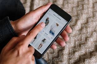 Studie: Pandemie macht Onlineshopping häuslicher