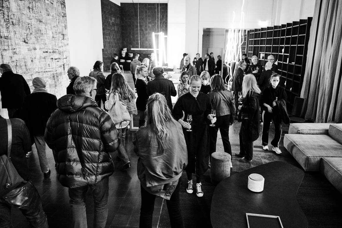 Guests at an exhibition opening to inaugurate the redesigned “Kleine Halle”. Photos: Markus Jans for Andreas Murkudis
