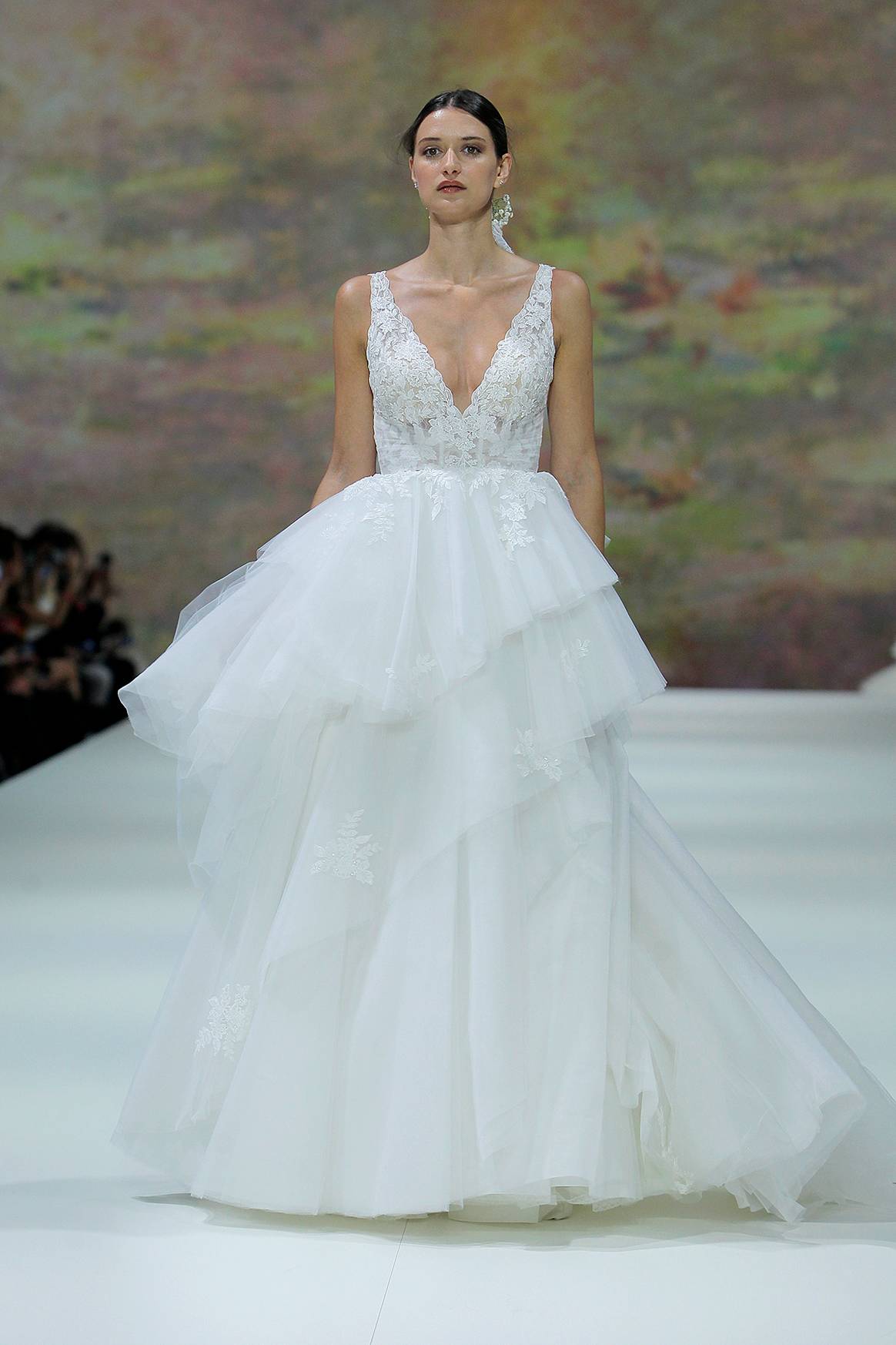 Photo Credits: Colección Marchesa for Pronovias 2023.