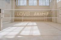Skims erweitert Sportswear mit Volleyball-Partnerschaft