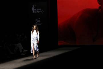 Vídeo: Otrura diseña una paradójica colección SS22 de ensueño para la MBFWM