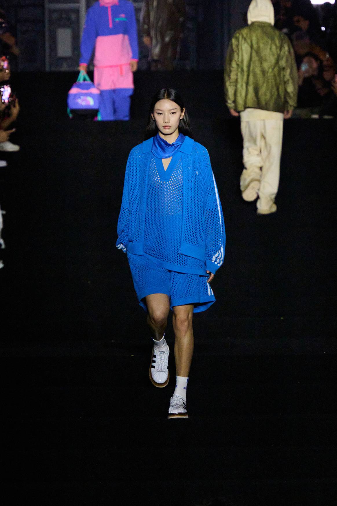 Primeros diseños de la nueva línea de colecciones colaborativas “Adidas Originals by Edison Chen”, durante el desfile de la firma Clot en Shanghai Fashion Week.