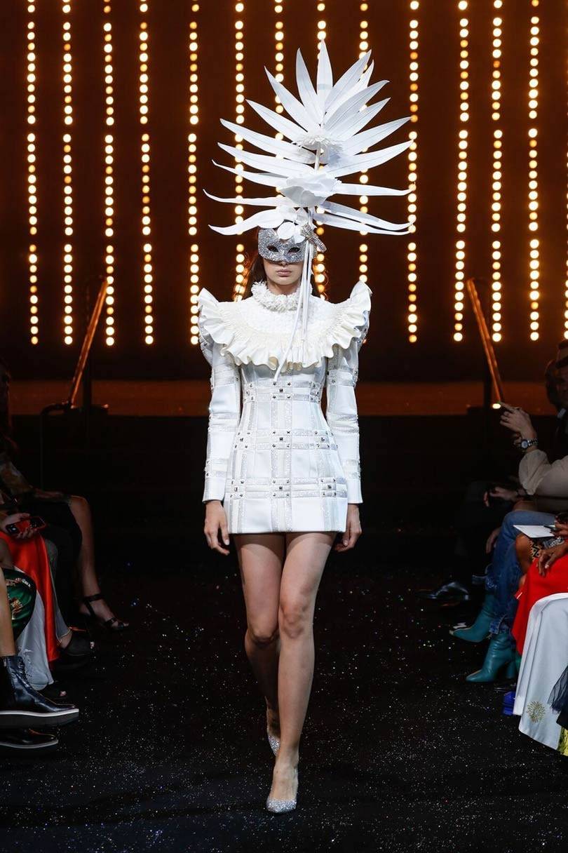 En imágenes: Swarovski colabora con Viktor & Rolf en su 25 aniversario